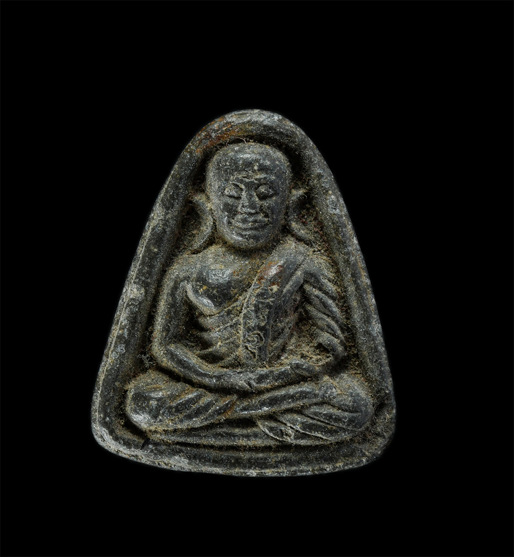 23Jul24 (229)p.jpg - พระผงหลวงพ่อเงิน พิมพ์จอบเล็ก หลังยันต์ วัดบางคลาน จ.พิจิตร รุ่นปลดหนี้ ปี2534 หลวงพ่อเปรื่อง วัดบางคลาน ปลุกเสก เนื้อดำหายาก ผงพุทธคุณ ผงว่าน ผงใบลาน [..] | https://kamulet.in.th